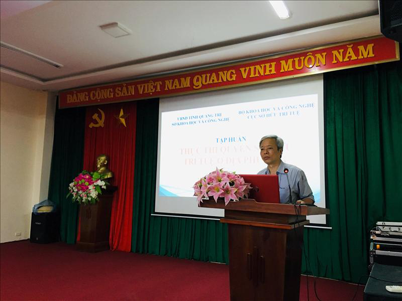 Ông Trần Thiềm, Phó Giám đốc Sở KH&CN khai mạc lớp tập huấn